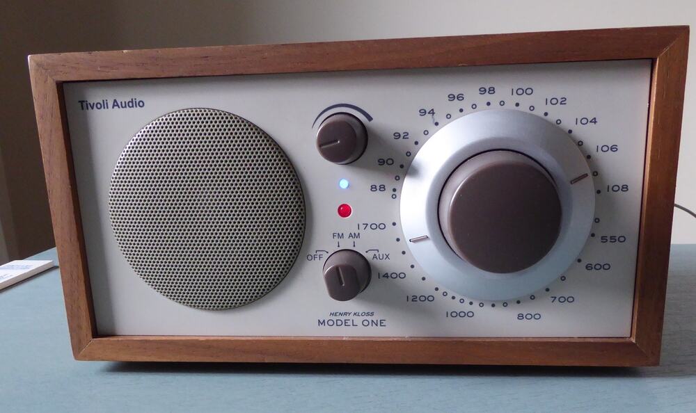Tivoli Audio Model One BT AM/FM Radio W/ Bluetooth Walnut Beige Tested